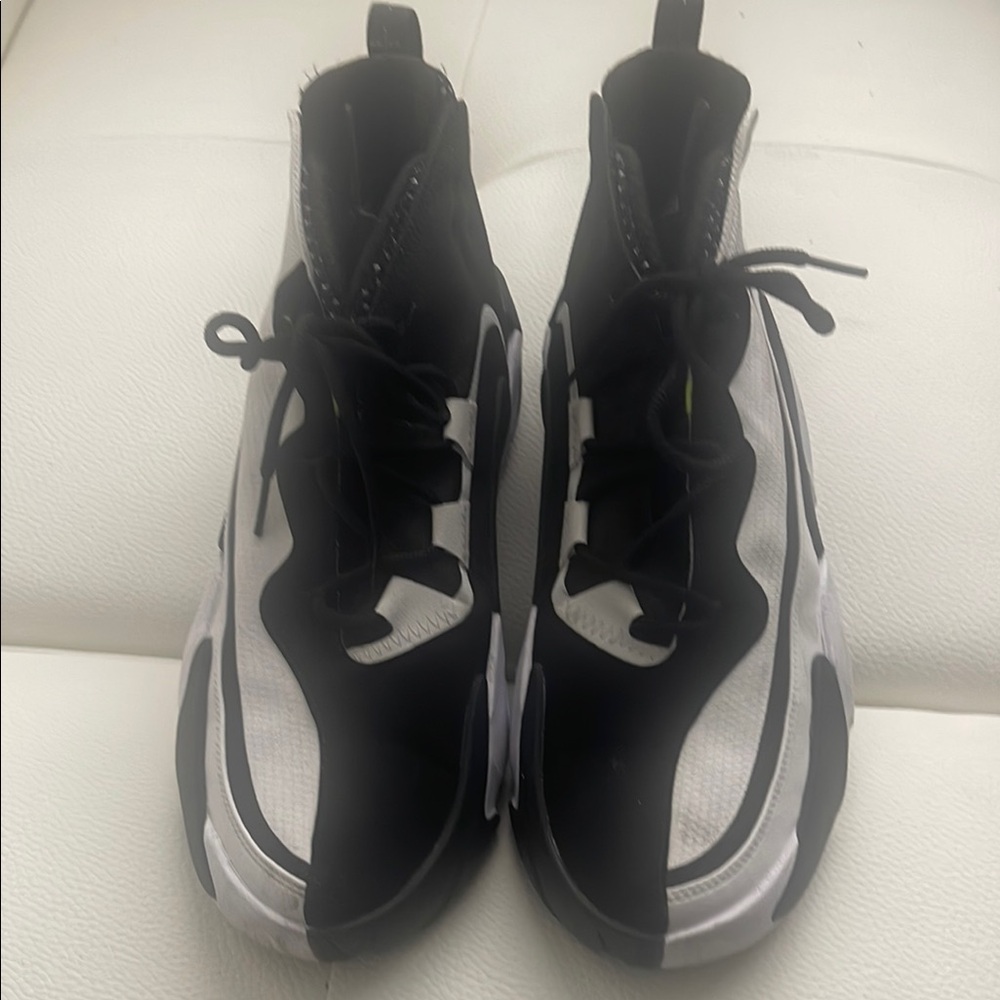 Nike Black and White - Picture 9 of 10